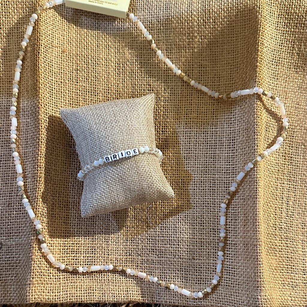Elegant White And Gold Beaded Necklace With Bracelet